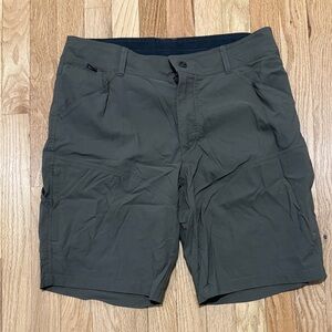 Kuhl Men's Olive Cargo Shorts size 34